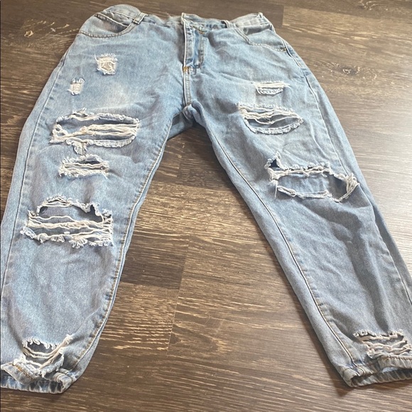 Women’s juniors size5  Distressed destroyed  Blue Jeans so cute - Picture 1 of 1